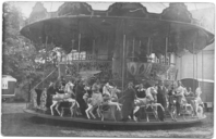 undatiert:
Das Karussell (wer weiß näheres?)