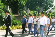 1998
Hauptführer Lothar Birke und die 2. Sektion beim Festzug