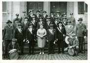 1965
Gruppenfoto des Vorstands vor der Friedrichsburg, Hauptmann Christian Alban